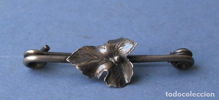 Joyeria: broche de plata de ley inglesa, con cu&ntilde;o de leon (3,5cm aprox) - Foto 1