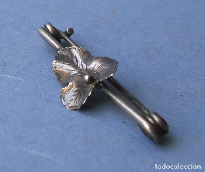 Joyeria: broche de plata de ley inglesa, con cu&ntilde;o de leon (3,5cm aprox) - Foto 2