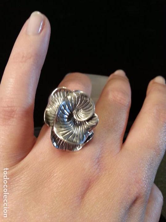 Joyeria: Anillo con gran Flor en Plata de Ley - Foto 6