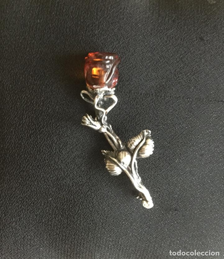 Joyeria: ANTIGUO BROCHE CON FORMA DE ROSA DE PLATA Y AMBAR - Foto 1