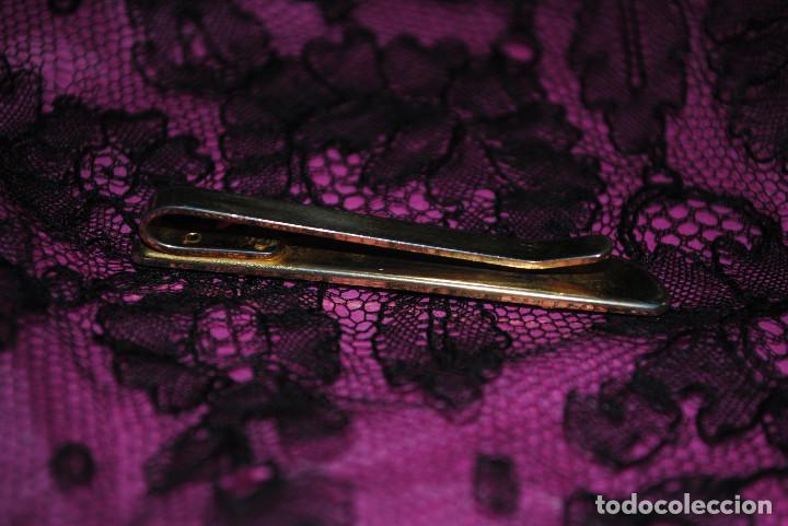 Joyeria: Antiguo broche pisacorbata damasquinado - Foto 4