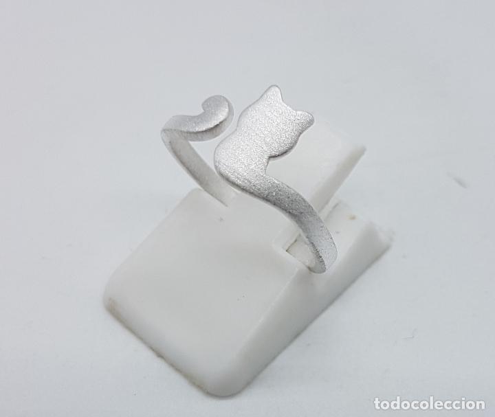 Joyeria: Anillo original con acabados en plata mate con forma de gato . - Foto 2