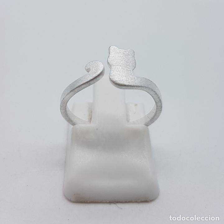 Joyeria: Anillo original con acabados en plata mate con forma de gato . - Foto 3