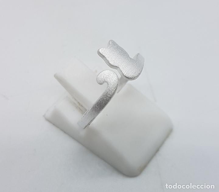 Joyeria: Anillo original con acabados en plata mate con forma de gato . - Foto 4