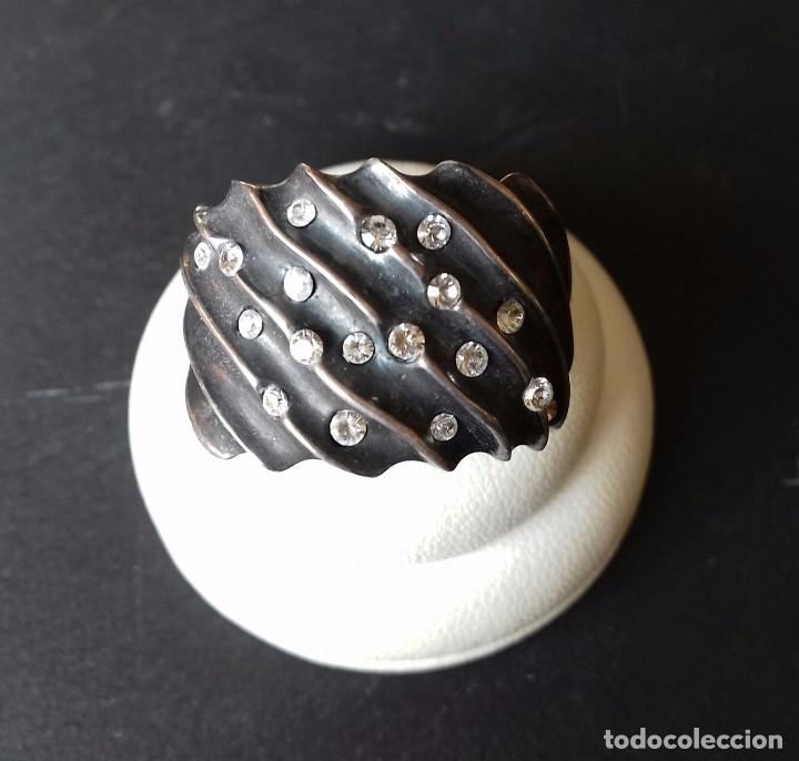 Joyeria: Anillo labrado en Plata de Ley y Circonitas - Foto 1