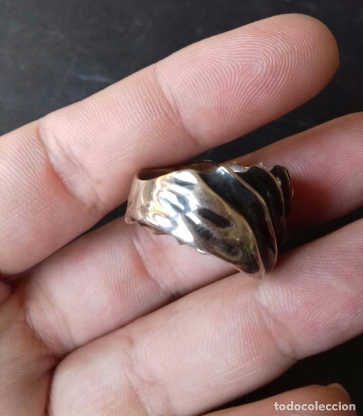 Joyeria: Anillo labrado en Plata de Ley y Circonitas - Foto 5