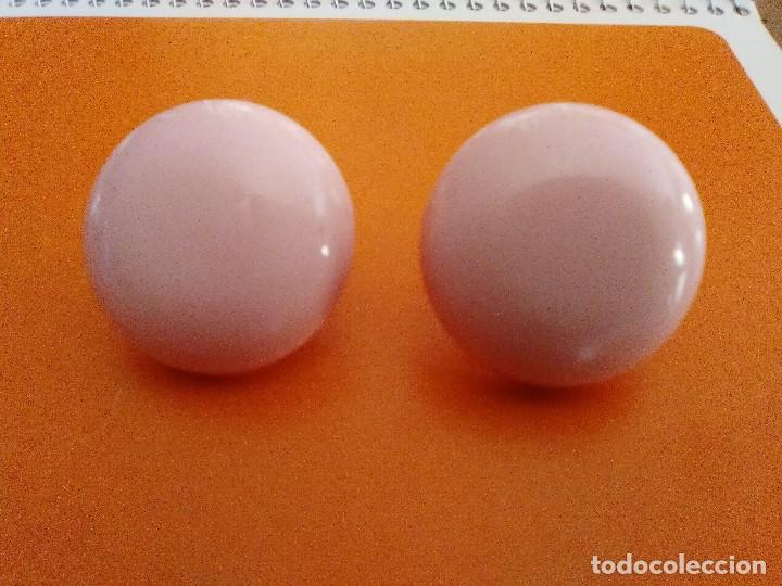 Gioielleria: Pareja de pendientes de pl&aacute;stico.