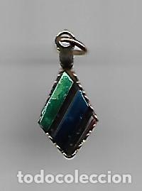 Joyeria: ANTIGUO Y RARO COLGANTE CON PIEDRAS VERDE Y AZUL MIDE 2 X 1 CM