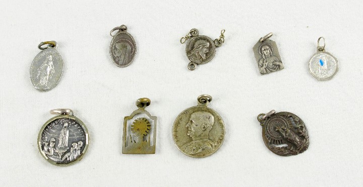 Joyeria: Medallas, grupo de 9 - Foto 2