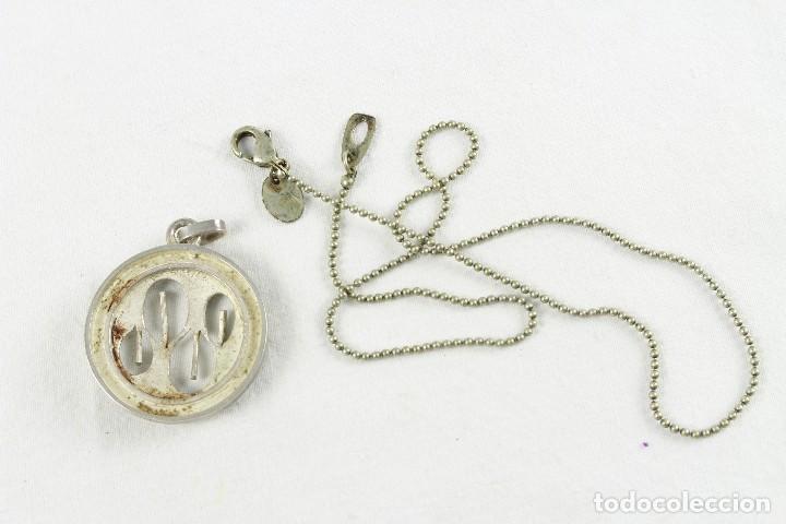 Joyeria: Medalla moderna con cadena - Foto 1