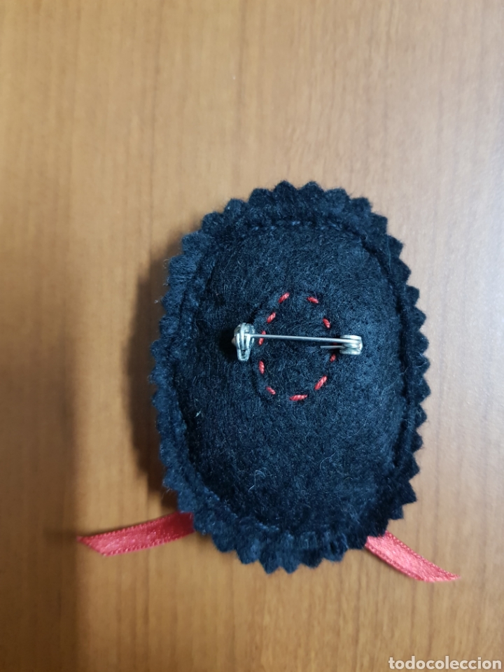 Joyeria: Broche de tela y metal - car30 - Foto 2