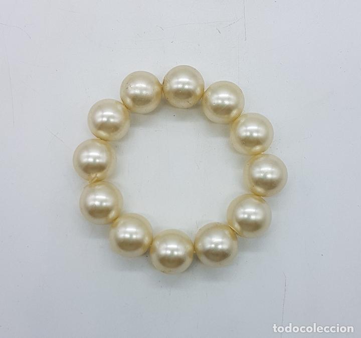 Joyeria: Pulsera antigua en s&iacute;mil de perlas grandes . - Foto 2