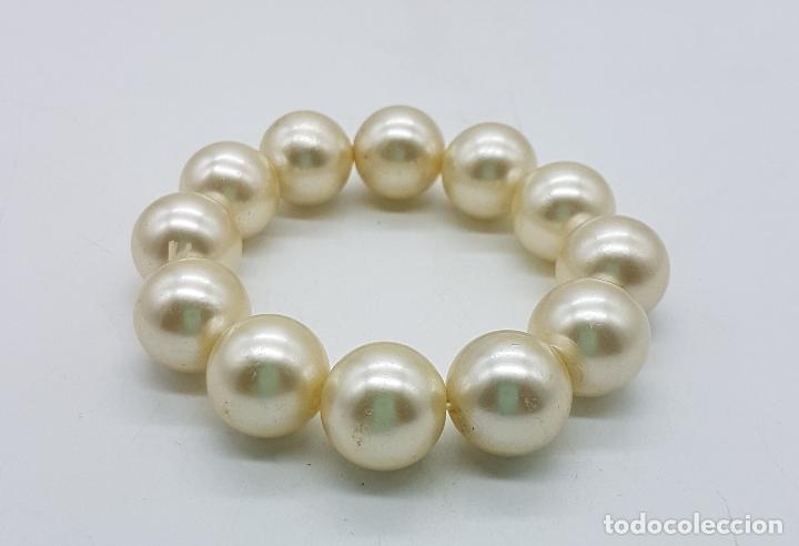 Joyeria: Pulsera antigua en s&iacute;mil de perlas grandes . - Foto 3