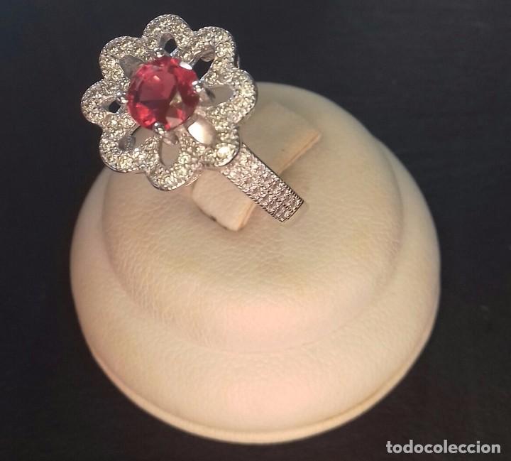 Joyeria: Anillo en Plata de Ley, Rub&iacute; y Topacios blancos - Foto 1