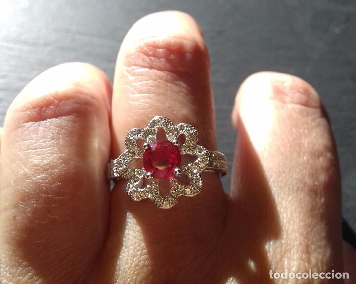 Joyeria: Anillo en Plata de Ley, Rub&iacute; y Topacios blancos - Foto 3