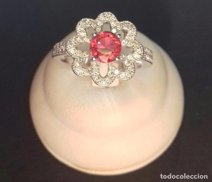Joyeria: Anillo en Plata de Ley, Rub&iacute; y Topacios blancos - Foto 4