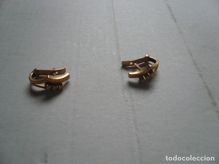 Joyeria: Gold earrings with diamonds/ Pendientes de oro con minidiamantes