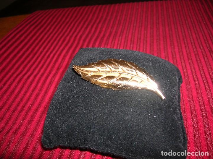 Joyeria: Broche en forma de hoja ,es de metal. - Foto 1