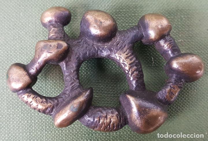 Joyeria: COLGANTE DE BRONCE. SIGLO XX. - Foto 1