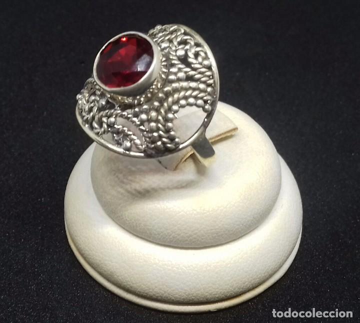 Joyeria: Anillo en Plata de Ley labrada - Foto 2
