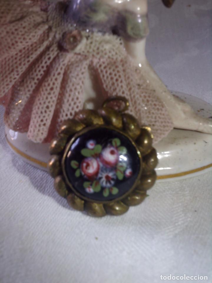 Joyeria: ANTIGUO COLGANTE DE BRONCE Y PORCELANA PINTADO A MANO, MIDE 3,5 CM. DE DIAMETRO