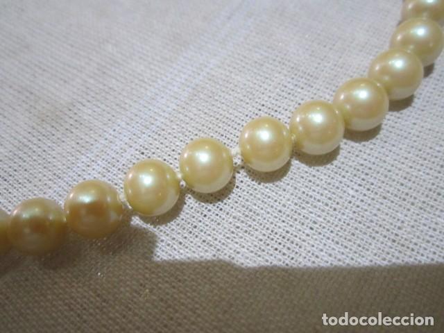 Joyeria: Antiguo collar de perlas bisuter&iacute;a. 29 cms. largo. - Foto 2