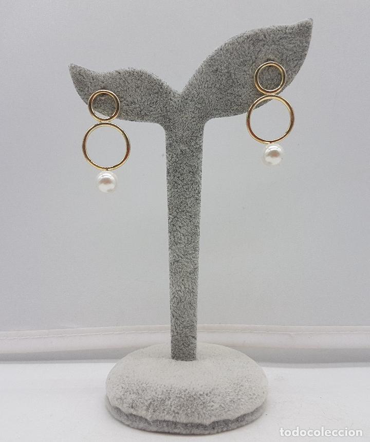 Joyeria: Pendientes de dise&ntilde;o sofisticado en plata de ley chapada en oro de 18k y perlas . - Foto 1