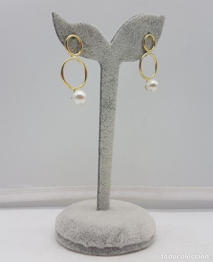 Joyeria: Pendientes de dise&ntilde;o sofisticado en plata de ley chapada en oro de 18k y perlas . - Foto 2
