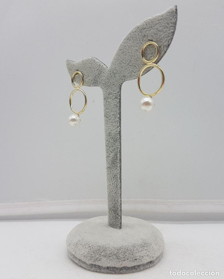Joyeria: Pendientes de dise&ntilde;o sofisticado en plata de ley chapada en oro de 18k y perlas . - Foto 4