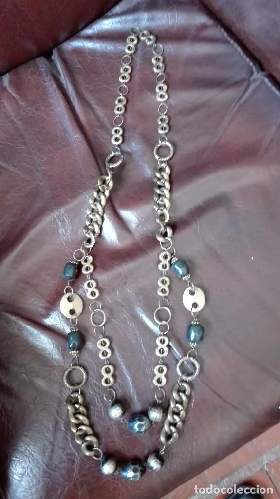 Joyeria: Collar de metal y cuatro cuentas de pl&aacute;stico. - Foto 1