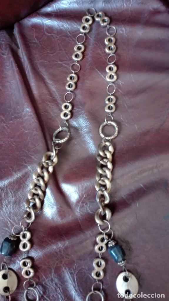 Joyeria: Collar de metal y cuatro cuentas de pl&aacute;stico. - Foto 3