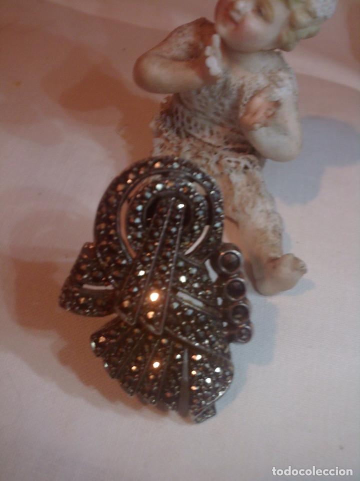Broche Art Déco 1925 En Métal Argenté - J302 - Bon état D'usage, Vintage Authentique