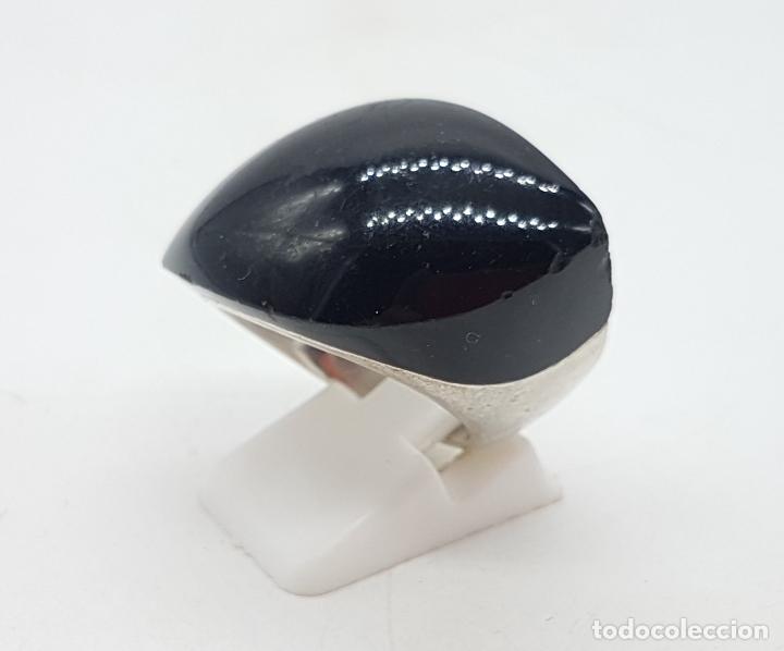 Joyeria: Sofisticado anillo en plata de ley contrastada y cabujon de onix negro aut&eacute;ntico . - Foto 2