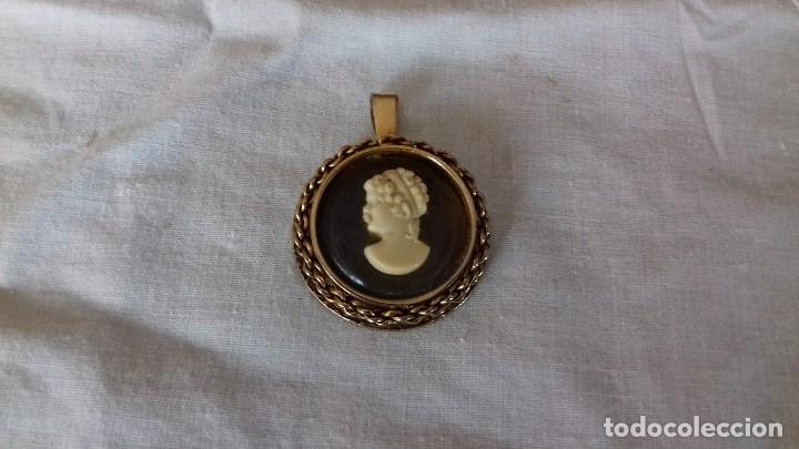 Joyeria: ANTIGUO COLGANTE DE BISUTERIA.