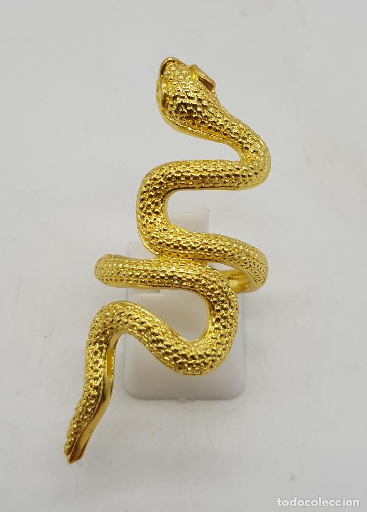 Joyeria: Gran anillo de estilo g&oacute;tico con forma de serpiente chapado en oro de 18k . - Foto 1