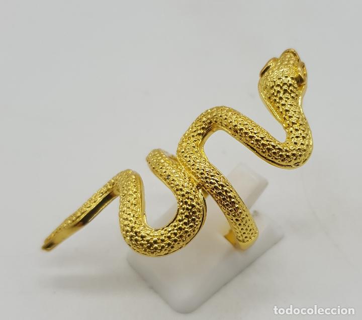 Joyeria: Gran anillo de estilo g&oacute;tico con forma de serpiente chapado en oro de 18k . - Foto 2