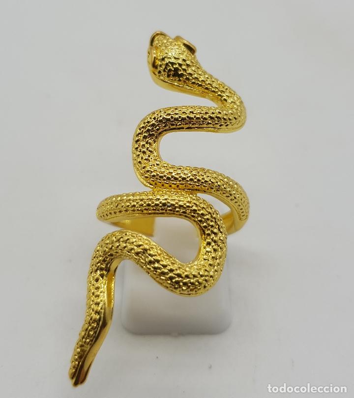 Joyeria: Gran anillo de estilo g&oacute;tico con forma de serpiente chapado en oro de 18k . - Foto 3