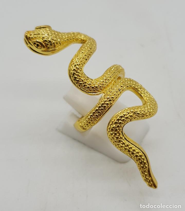 Joyeria: Gran anillo de estilo g&oacute;tico con forma de serpiente chapado en oro de 18k . - Foto 4