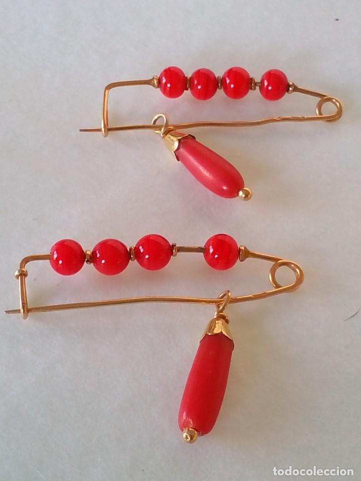 Joaillerie: Un precioso broche de ni&ntilde;a de coral y oro antiguo