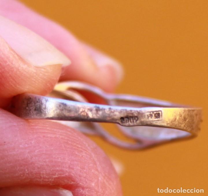 Joyeria: Anillo de plata calada y cincelada, con contraste - Foto 2