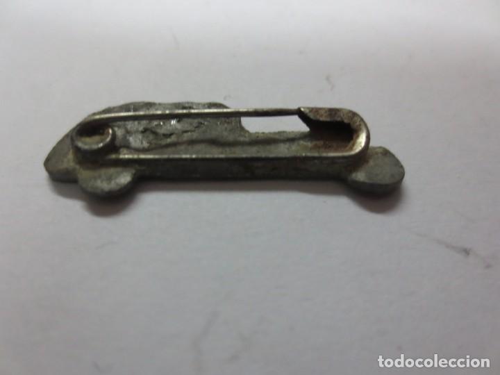 Joyeria: BROCHE ANTIGUO FORMA DE COCHE - Foto 2