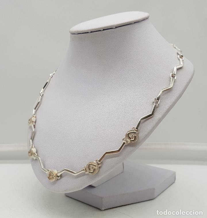 Joyeria: Sofisticada gargantilla en eslabones de plata de ley redondos y en forma de rayo con contraste . - Foto 2