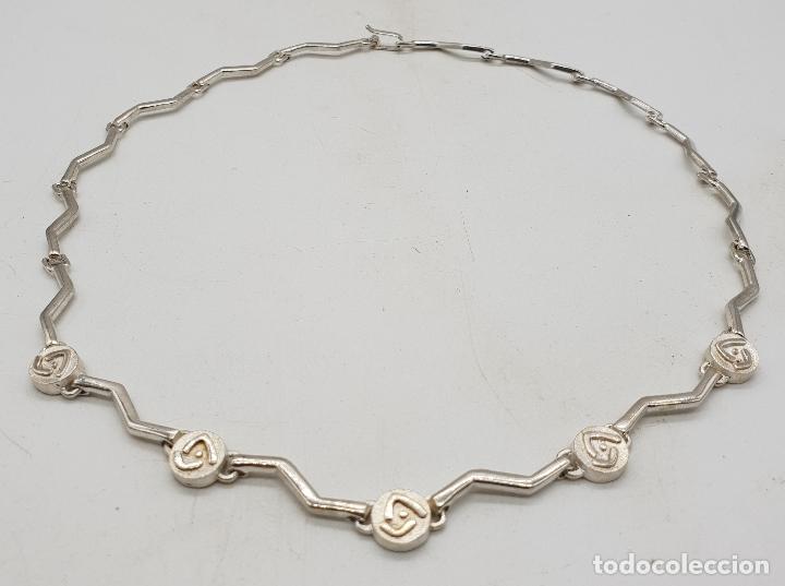 Joyeria: Sofisticada gargantilla en eslabones de plata de ley redondos y en forma de rayo con contraste . - Foto 5