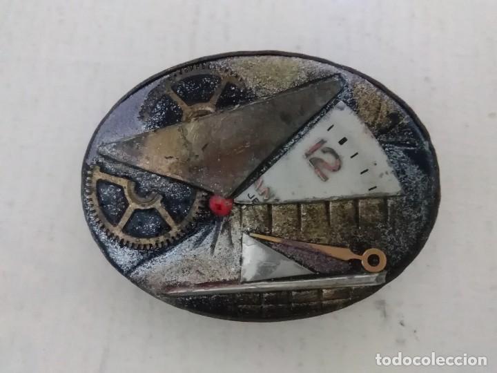 Joyeria: Broche antiguo representado piezas de reloj - Foto 1