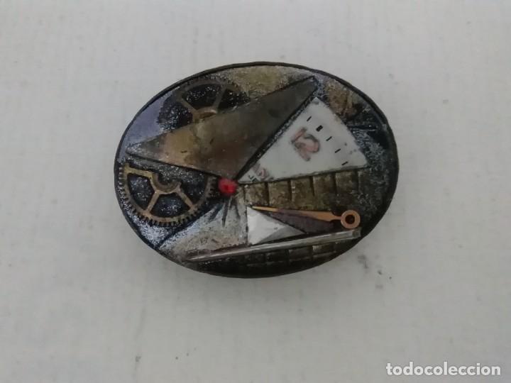 Joyeria: Broche antiguo representado piezas de reloj - Foto 2