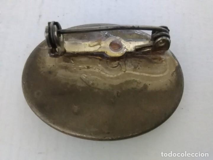 Joyeria: Broche antiguo representado piezas de reloj - Foto 3