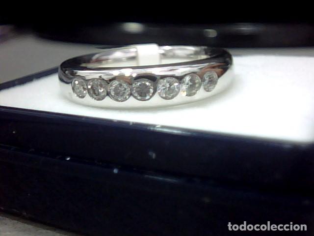 Joyeria: anillo oro blanco 18kl y diamantes - Foto 2