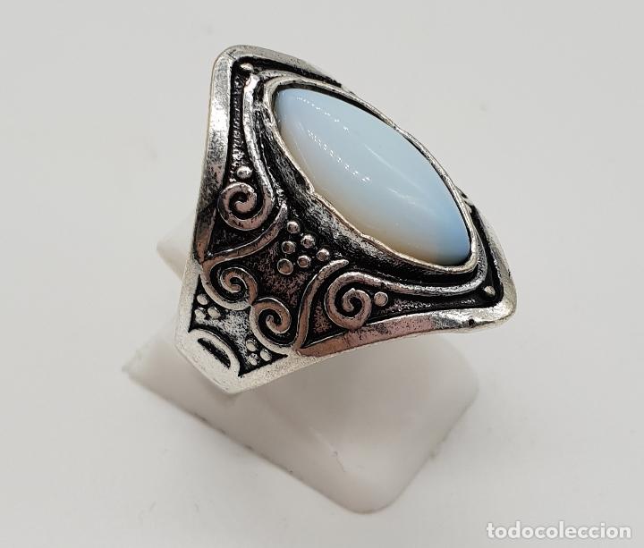 Joyeria: Anillo de estilo gotico con acabado en plata y cabuj&oacute;n talla marqu&eacute;s en s&iacute;mil de opalina . - Foto 4