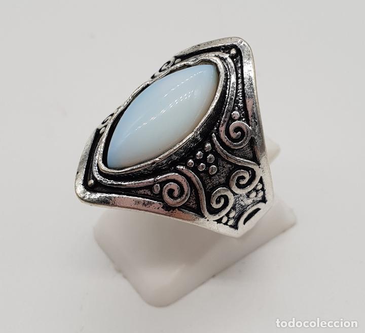Joyeria: Anillo de estilo gotico con acabado en plata y cabuj&oacute;n talla marqu&eacute;s en s&iacute;mil de opalina . - Foto 2