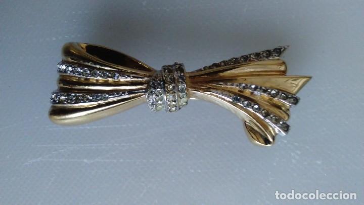 Joyeria: Broche de metal y circonitas en forma de lazo - Foto 4
